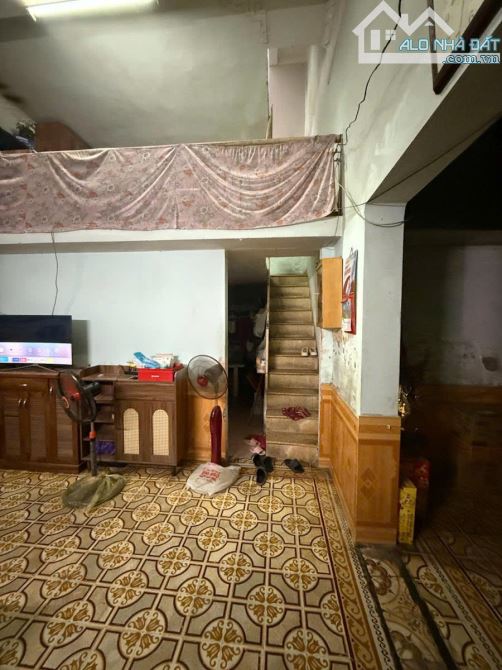 Bán nhà mặt phố Đê La Thành, quận Ba Đình lộ diện viên "kim cương thô" mặt tiền 6m nở hậu