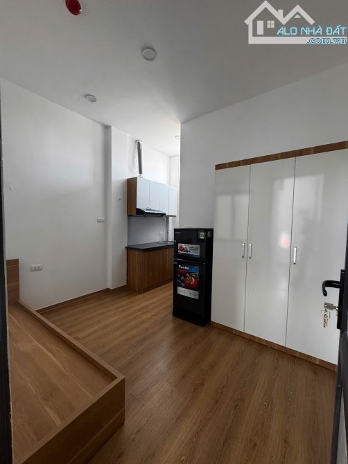 Bán tòa CCMN - Phố Định Công Thượng - Dt: 60m2*7T - 18pkk - Fuil nội thất - Thang máy - PC