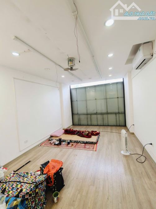 6 tầng thang máy Mặt Phố Hồ Tùng Mậu, vỉa hè thênh thang, kdoanh sầm uất 35m2. Giá 19.6 tỷ