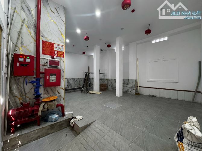 Bán tòa CCMN - Phố Định Công Thượng - Dt: 60m2*7T - 18pkk - Fuil nội thất - Thang máy - PC