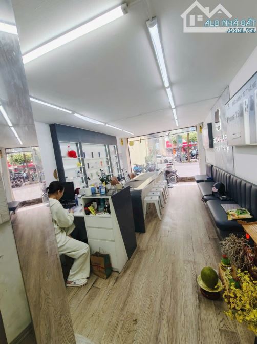 6 tầng thang máy Mặt Phố Hồ Tùng Mậu, vỉa hè thênh thang, kdoanh sầm uất 35m2. Giá 19.6 tỷ