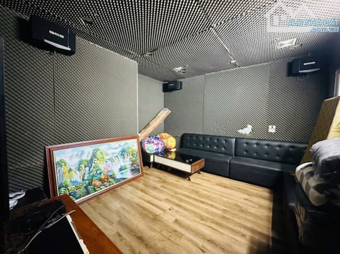 Trịnh Đình Cửu,diện tích 96/100m. 4tầng . MT 5.6m. Giá 20.5 tỷ Hoàng Mai