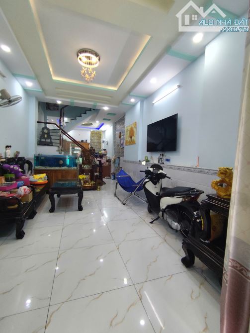 Nhà đẹp Tên Lửa – 3PN + 2 sân thượng – Giá 6.999 tỷ!