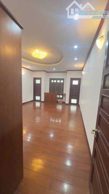 PHÂN LÔ Ô TÔ TRÁNH - CẦU GIẤY x HOÀNG QUỐC VIỆT, 60M x 4T, MT 4.8M - KHU DÂN TRÍ