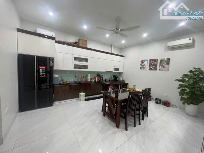 Bán gấp giá rẻ mặt phố Hai Bà Trưng 22m/33mT2, 5 tầng, mặt tiền 2.8m, 21 tỷ, Hoàn Kiếm.