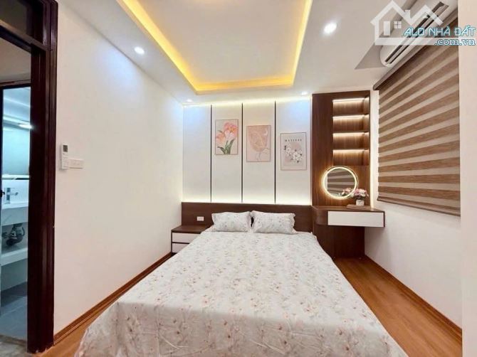 Hoàng Hoa Thám Ba Đình 40m 5 tầng, ngõ thông – gần ô tô, hơn 10 tỷ