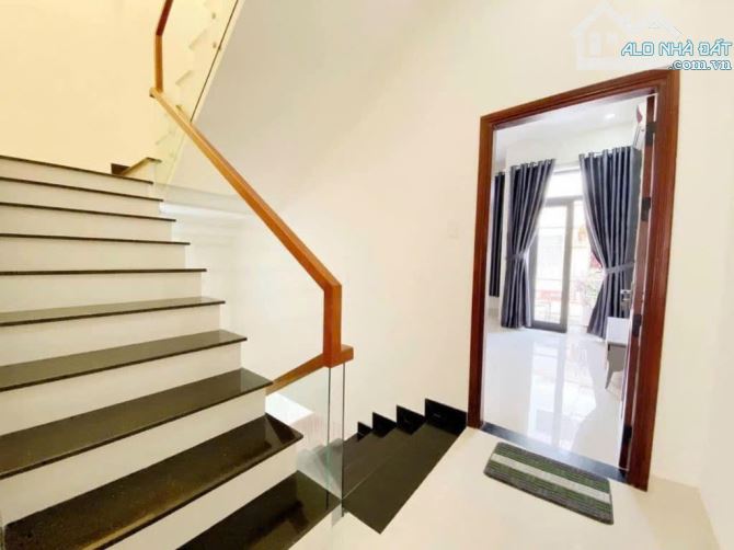 Cắt lỗ bán gấp nhà 60m2, giá 3 tỷ 550 triệu Nguyễn Thượng Hiền, P5, Bình Thạnh. Thuê 18tr - 1