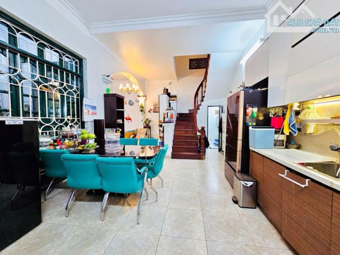 2 mặt ngõ oto tránh Thái Hà, kinh doanh, gần phố, SĐCC, bán đất tặng nhà 91m2