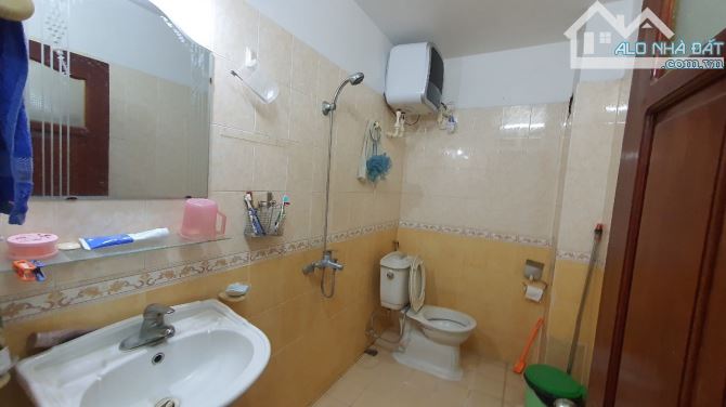 CẦN BÁN GẤP NHÀ 4 TẦNG MP CỔ HÀNG NGANG,NGÕ GẠCH.DT:37M2,MT:5M.LÔ GÓC.SỔ VUÔNG ĐẸP.KD TỐT - 1