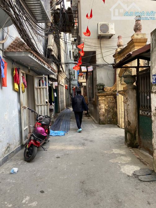 Chùa Láng - 15 phòng khép kín - Dòng tiền 100tr/tháng - Ngõ thông - Thoáng sáng