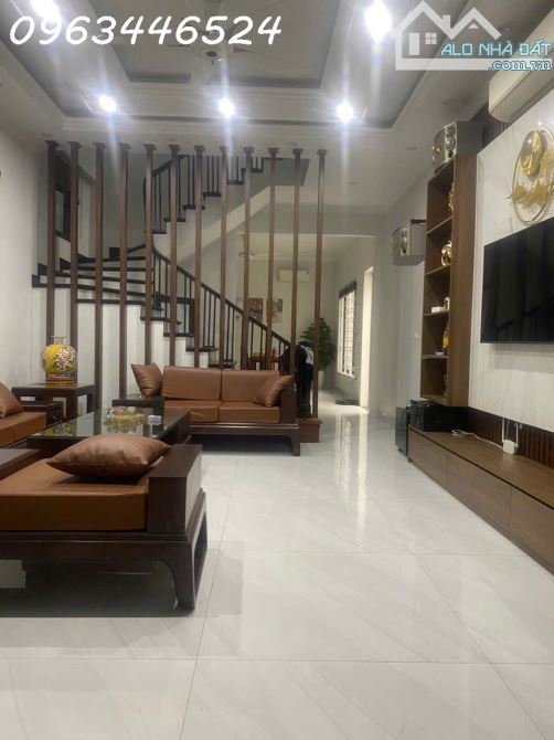 Bán gấp giá rẻ mặt phố Hai Bà Trưng 22m/33mT2, 5 tầng, mặt tiền 2.8m, 21 tỷ, Hoàn Kiếm.