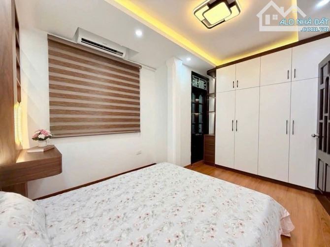 Hoàng Hoa Thám Ba Đình 40m 5 tầng, ngõ thông – gần ô tô, hơn 10 tỷ