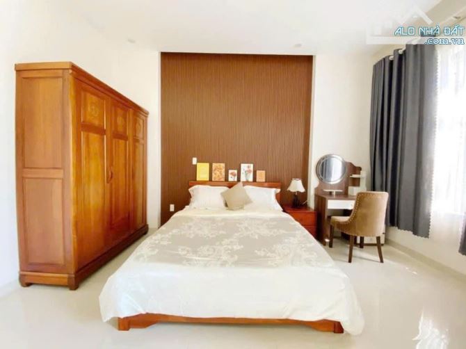 Cắt lỗ bán gấp nhà 60m2, giá 3 tỷ 550 triệu Nguyễn Thượng Hiền, P5, Bình Thạnh. Thuê 18tr - 2