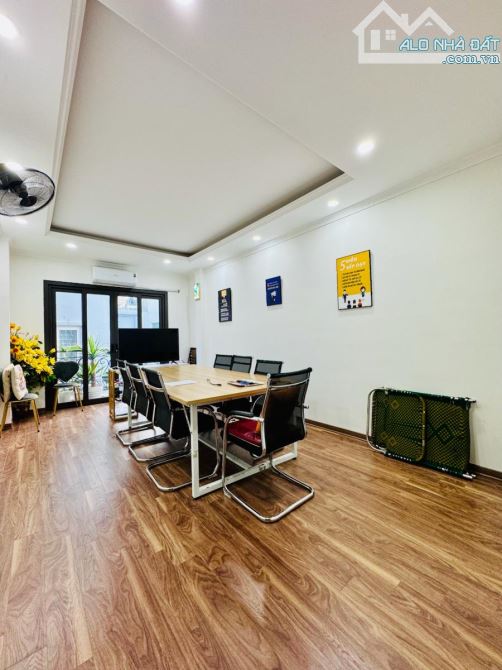 Siêu phẩm Nguyễn Chí Thanh, oto tránh đỗ, KD, cạnh bãi oto, ở+cho thuê 30tr, sổ đẹp 55m2