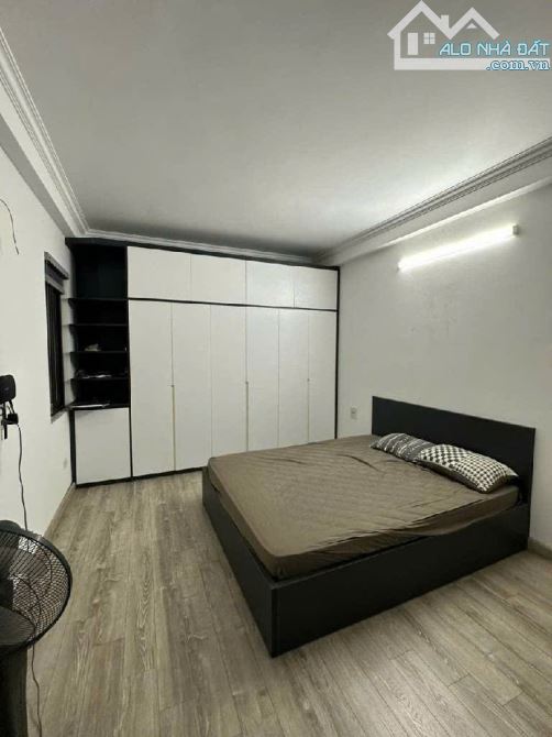 NHÀ ĐẸP PHỐ BẠCH MAI – 39.9M², 5 TẦNG MỚI, 3 PHÒNG NGỦ LỚN – GIÁ 7.84 TỶ! SỔ ĐỎ CHÍNH CHỦ