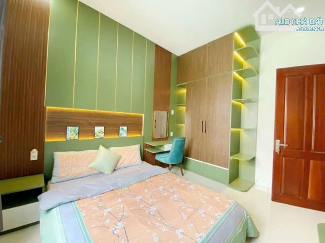 Cắt lỗ bán gấp nhà 60m2, giá 3 tỷ 550 triệu Nguyễn Thượng Hiền, P5, Bình Thạnh. Thuê 18tr - 3