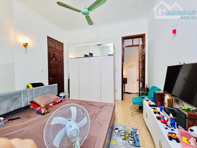 2 mặt ngõ oto tránh Thái Hà, kinh doanh, gần phố, SĐCC, bán đất tặng nhà 91m2