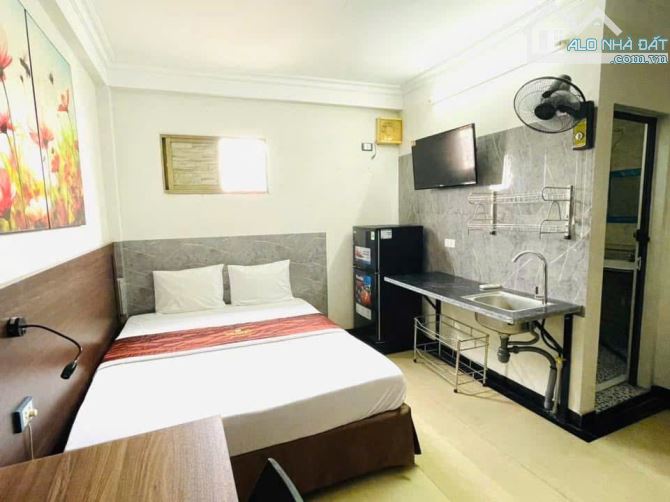 Pháo Đài Láng - 20 phòng khép kín - D.tiền 110tr/th - Mặt phố - Lô góc 4 thoáng