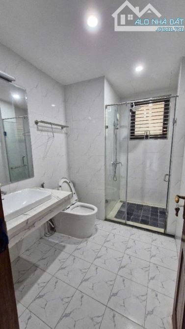 NHÀ ĐẸP PHỐ BẠCH MAI – 39.9M², 5 TẦNG MỚI, 3 PHÒNG NGỦ LỚN – GIÁ 7.84 TỶ! SỔ ĐỎ CHÍNH CHỦ