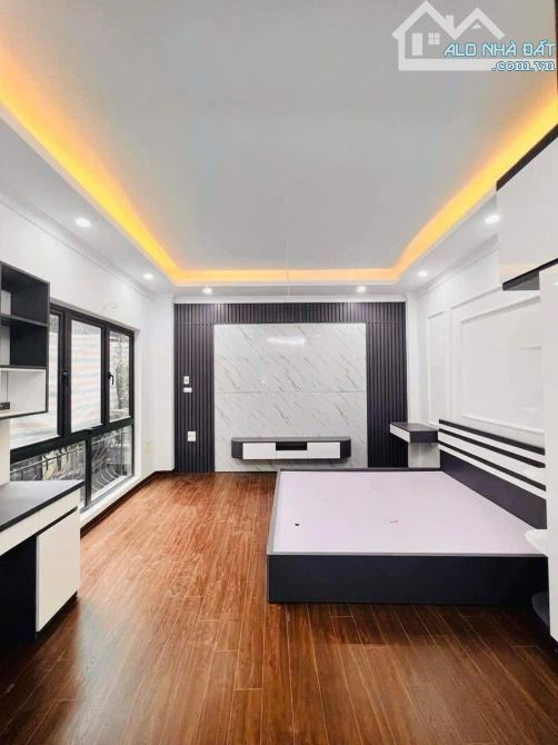 Trung tâm Hai Bà Trung,nhà đẹp,40m,5t ,mt khủng,sổ đỏ cc