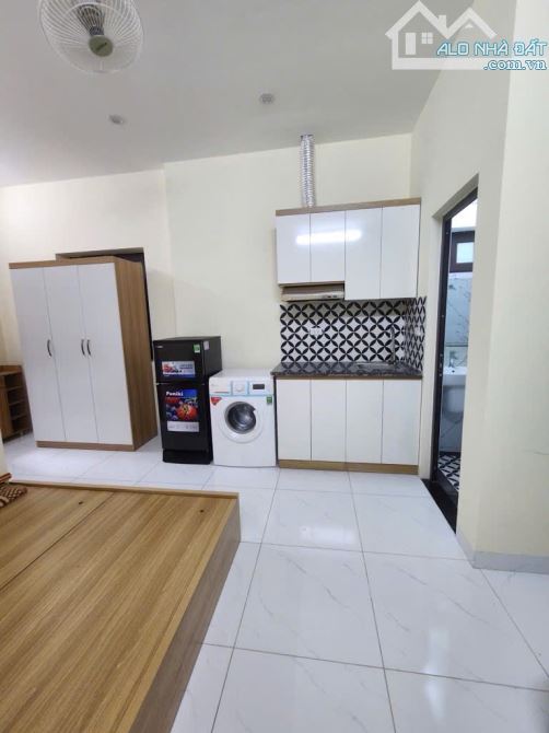 Chùa Láng - 15 phòng khép kín - Dòng tiền 100tr/tháng - Ngõ thông - Thoáng sáng