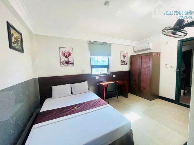 Pháo Đài Láng - 20 phòng khép kín - D.tiền 110tr/th - Mặt phố - Lô góc 4 thoáng