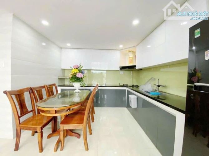 Cắt lỗ bán gấp nhà 60m2, giá 3 tỷ 550 triệu Nguyễn Thượng Hiền, P5, Bình Thạnh. Thuê 18tr - 7