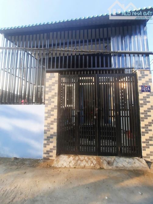 Nhà Ấp 1 Tân Bửu Bến Lức xây kiên cố Cách Nguyễn Hữu Trí 400m chỉ 1tỷ550tr