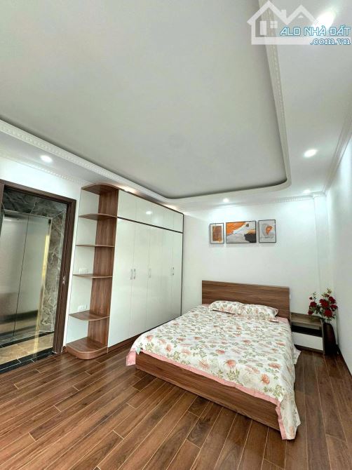 6 tầng thang máy full nội thất xịn ngõ 18 Định Công Thượng 33m2 oto tránh 10m. Giá 9.9 tỷ