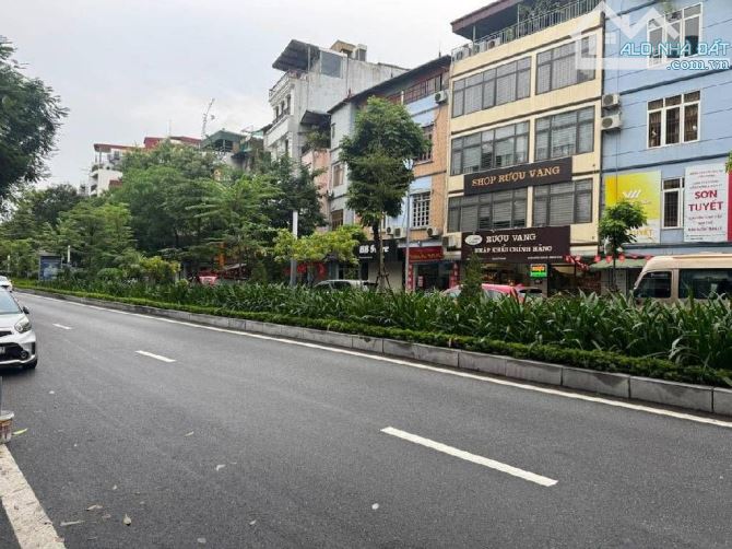 200m2/1T-Mặt tiền 11m -Giá 140 tỷ-Mặt phố Lạc Long Quân-Tây Hồ
