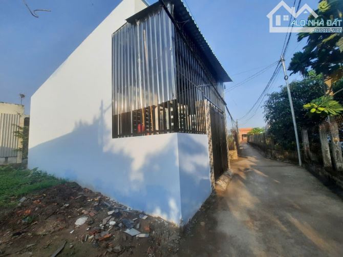 Nhà Ấp 1 Tân Bửu Bến Lức xây kiên cố Cách Nguyễn Hữu Trí 400m chỉ 1tỷ550tr - 1