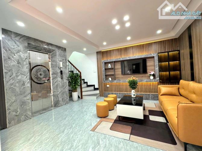 6 tầng thang máy full nội thất xịn ngõ 18 Định Công Thượng 33m2 oto tránh 10m. Giá 9.9 tỷ