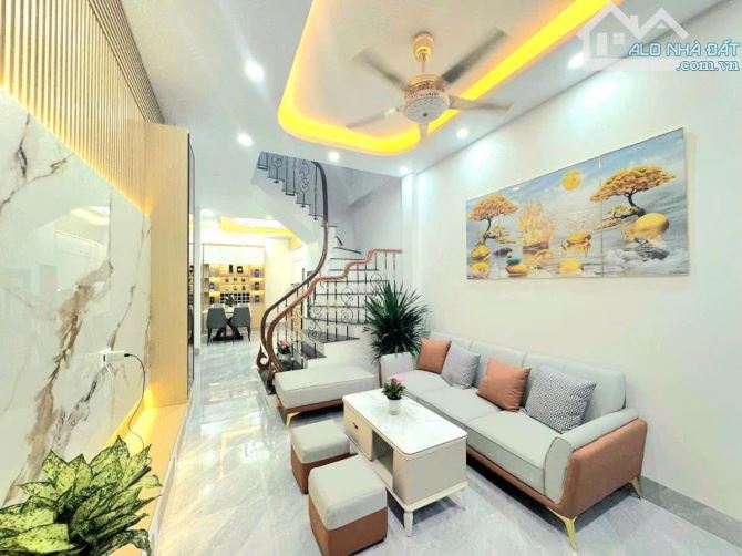 Nhà đẹp ngõ 29 Khương Hạ oto tránh vào nhà, full nội thất, kdoanh 6 ngủ. Giá 14.8 tỷ