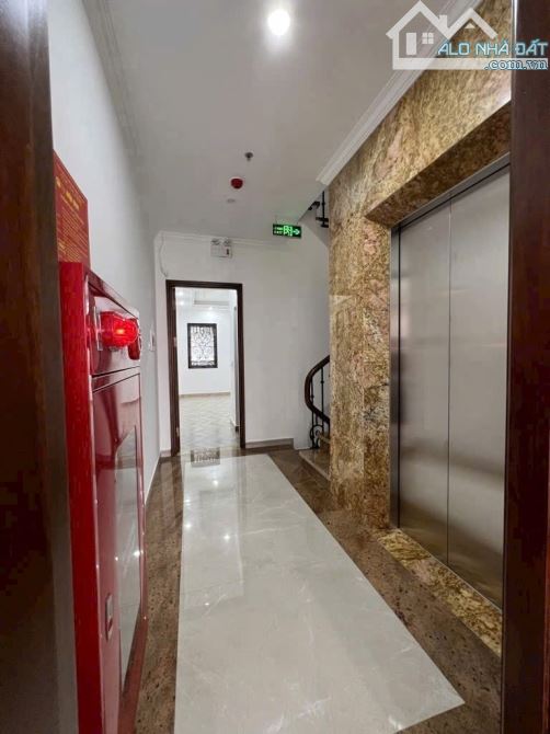 BÁN NHÀ PHỐ HOÀNG SÂM 55m2 × 7T THANG MÁY. NHÀ MỚI, GARA Ô TÔ 7 CHỖ, KINH DOANH, VĂN PHÒNG