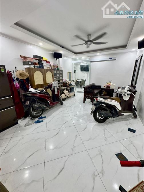 7 tầng thang máy lô góc 20m ra Phố Kim Ngưu, dãy chẵn Kdoanh, Spa, 58m2. Giá 20.5 tỷ