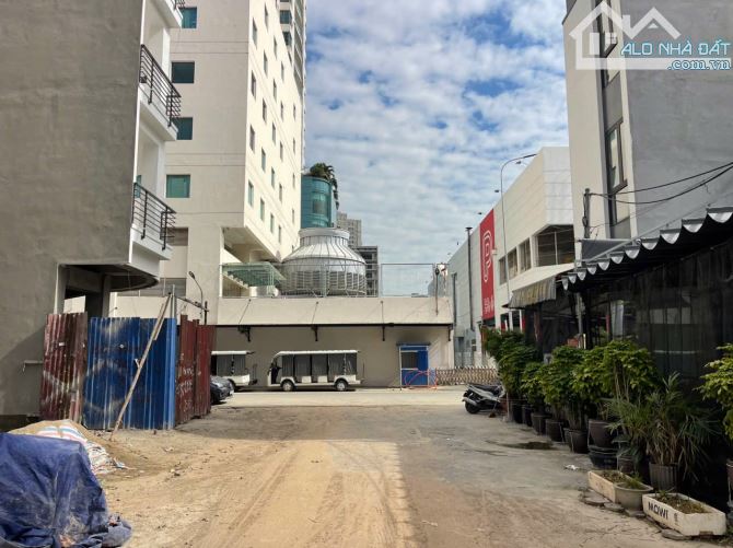 - Bán đất Lô 20B Lê Hồng Phong sau Lạc Hồng - Diện tích: 59.85m2 ngang 4.5m dài 13.3m - Tr - 2
