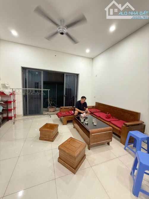 BÁN NHÀ VĨNH PHÚC 61M – SAU MẶT PHỐ 1 NHÀ – NGÕ THÔNG – GIÁ 9.8 TỶ