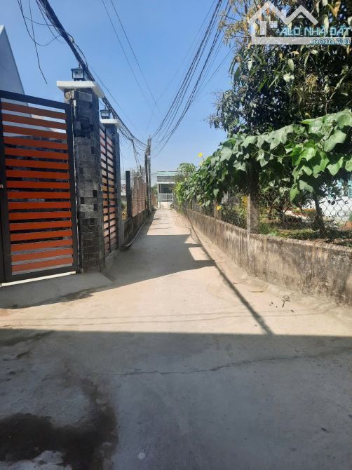 Nhà Ấp 1 Tân Bửu Bến Lức xây kiên cố Cách Nguyễn Hữu Trí 400m chỉ 1tỷ550tr - 2