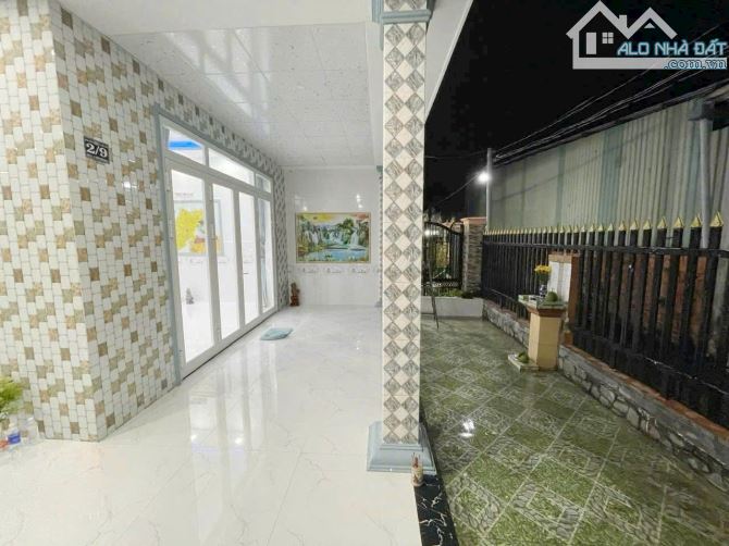 Nhà 236m2 Khu Phố 9 Thị trấn Bến Lức Long An mới xây kiên cố - 2