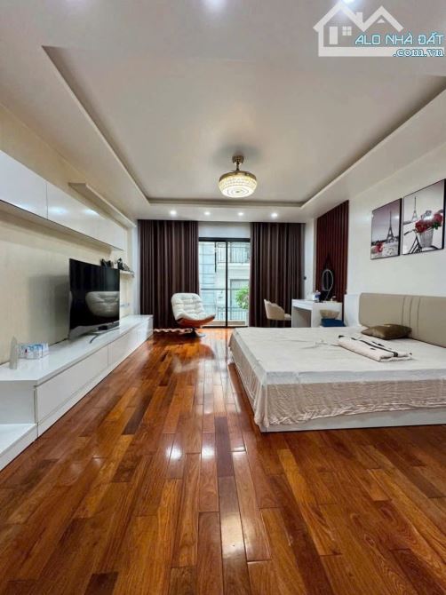 BÁN NHÀ PHỐ HOÀNG SÂM 55m2 × 7T THANG MÁY. NHÀ MỚI, GARA Ô TÔ 7 CHỖ, KINH DOANH, VĂN PHÒNG