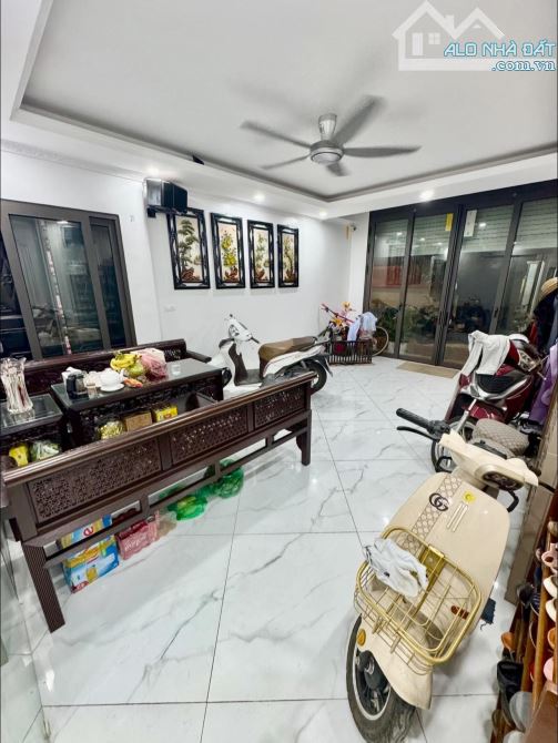 7 tầng thang máy lô góc 20m ra Phố Kim Ngưu, dãy chẵn Kdoanh, Spa, 58m2. Giá 20.5 tỷ