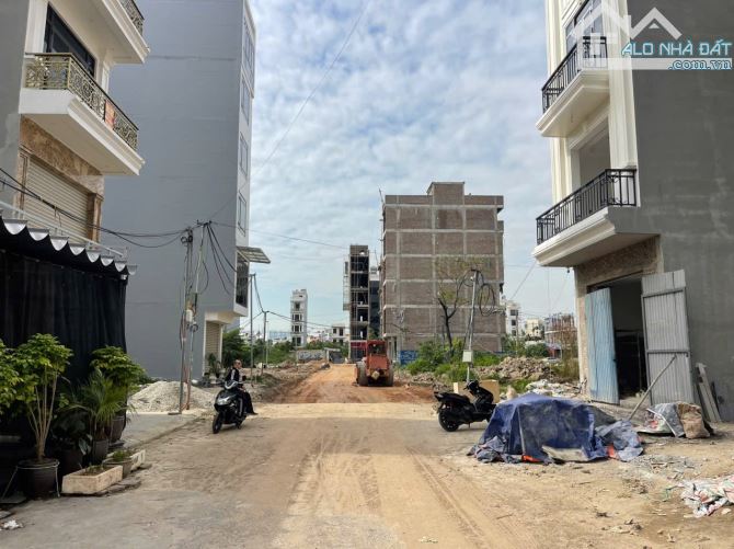 - Bán đất Lô 20B Lê Hồng Phong sau Lạc Hồng - Diện tích: 59.85m2 ngang 4.5m dài 13.3m - Tr - 3