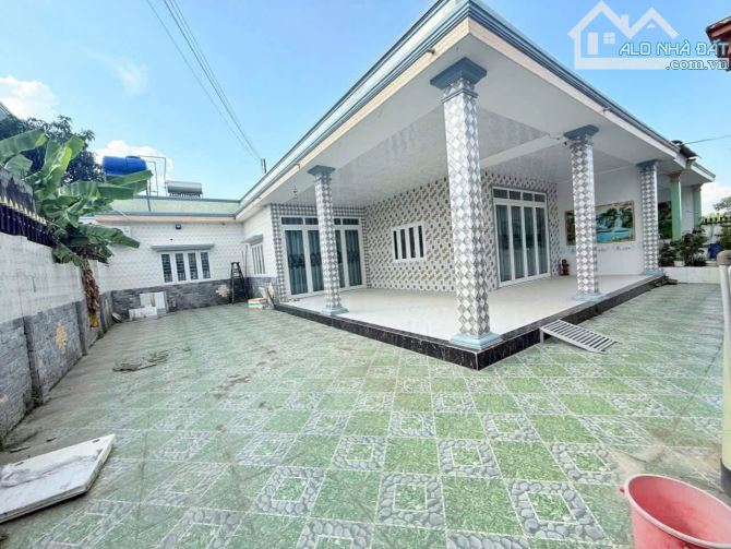 Nhà 236m2 Khu Phố 9 Thị trấn Bến Lức Long An mới xây kiên cố - 3