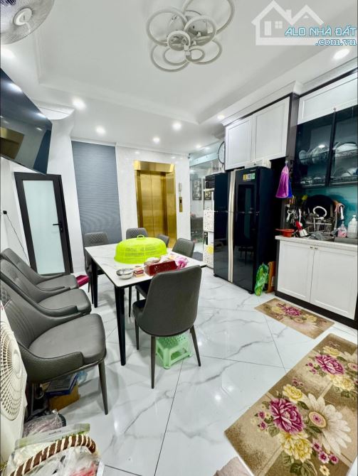 7 tầng thang máy lô góc 20m ra Phố Kim Ngưu, dãy chẵn Kdoanh, Spa, 58m2. Giá 20.5 tỷ