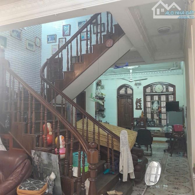 Bán nhà Phố Lý Nam Đế - mặt ngõ OTO - 65m2 x 4 Tầng - 2 thoáng - gần phố - Giá 28 Tỷ