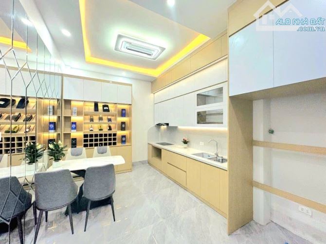 Nhà đẹp ngõ 29 Khương Hạ oto tránh vào nhà, full nội thất, kdoanh 6 ngủ. Giá 14.8 tỷ