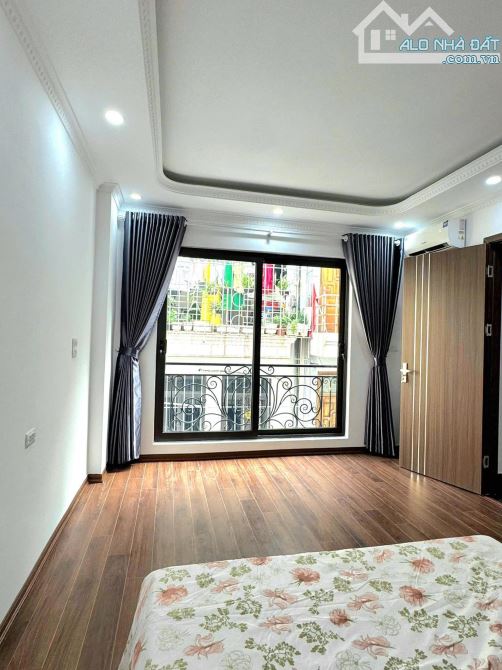 6 tầng thang máy full nội thất xịn ngõ 18 Định Công Thượng 33m2 oto tránh 10m. Giá 9.9 tỷ