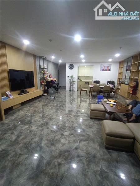 🏗️ CHÍNH CHỦ CẦN BÁN CHCC MẶT PHỐ XUÂN TẢO – LÔ GÓC 3 THOÁNG – DIỆN TÍCH LỚN – VIEW ĐẸP (