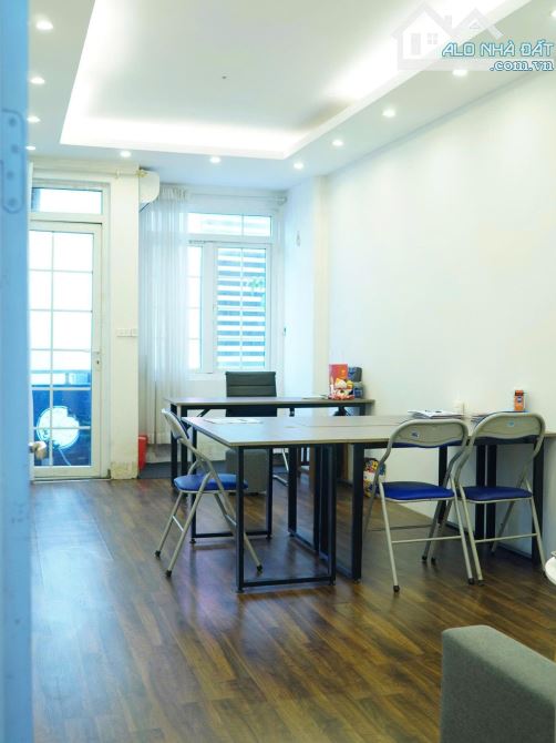 Siêu phẩm Vương Thừa Vũ 103m2 4 tầng Gara ô tô giá 20 tỷ