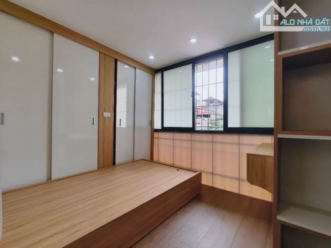 Bán căn hộ tập thể Quỳnh mai TT hai bà trưng lô góc ba đình thoáng sáng ô tô chánh sânchơi